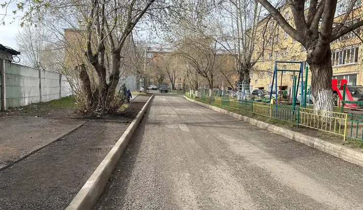 В Красноярске продолжается ремонт междворовых проездов в Свердловском районе