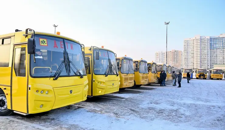 Красноярску передали новые школьные автобусы