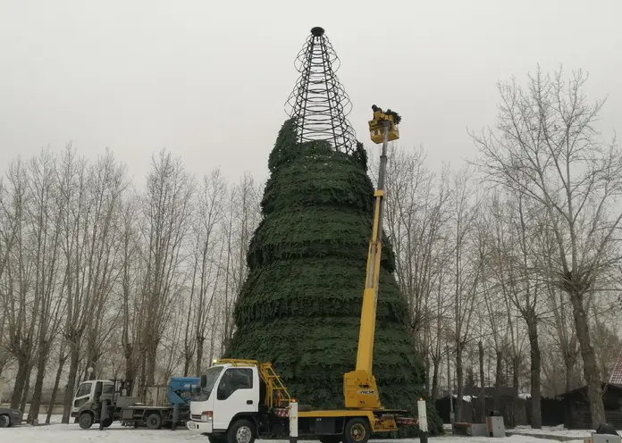 В Красноярске новогодняя ёлка Ленинского района переезжает в парк имени 1 Мая