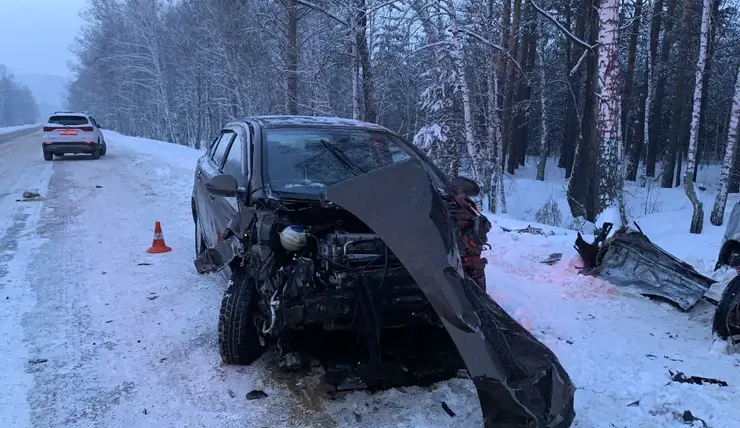 В аварии на трассе Красноярского края один человек погиб и двое пострадали