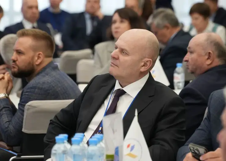 Владислав Логинов участвует в VI съезде Всероссийской ассоциации развития местного самоуправления