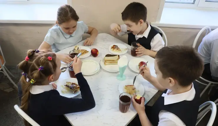 В Красноярском крае добавят деньги на школьные обеды