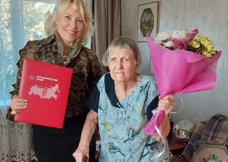 Жительница Красноярска Александра Караулова отмечает 100-летний юбилей