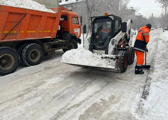 В Красноярске рабочие не могут приступить к ремонту дорог из-за непогоды