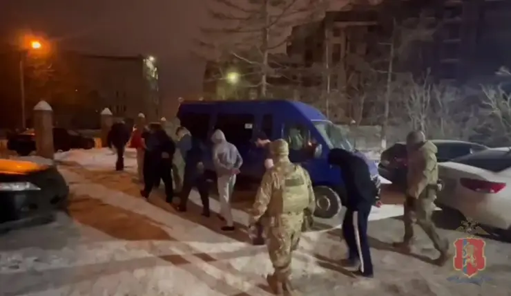 В Красноярске во время рейда задержали семь охранников бара в центре города