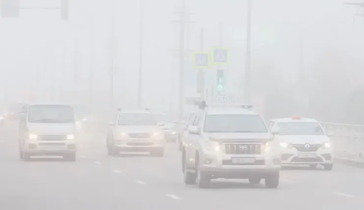 Красноярским автомобилистам напомнили об особенностях вождения в тумане