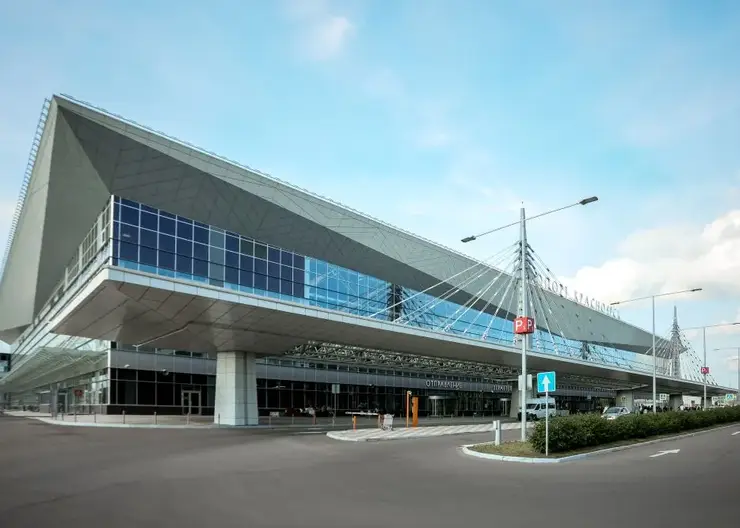 В красноярском аэропорту встретили трехмиллионного пассажира в этом году