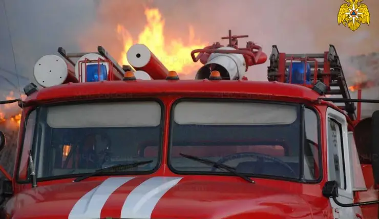 В Красноярске на улице Белинского сгорел автобус маршрута № 63