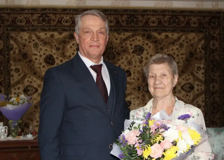 В Красноярске ветерану труда Ефросинье Черновой исполнилось 100 лет