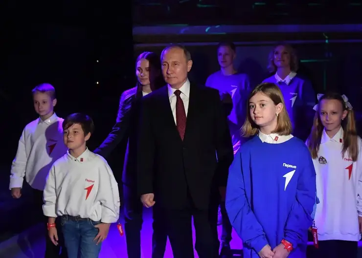 Экскурсию для Владимира Путина на выставке «Россия» провела 9-летняя школьница из Зеленогорска