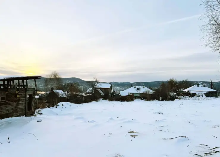 В красноярской Николаевке начали сносить расселённые дома