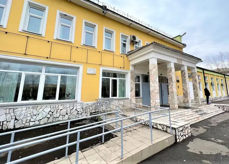 В Красноярске начался капитальный ремонт 88-летнего лицея №11