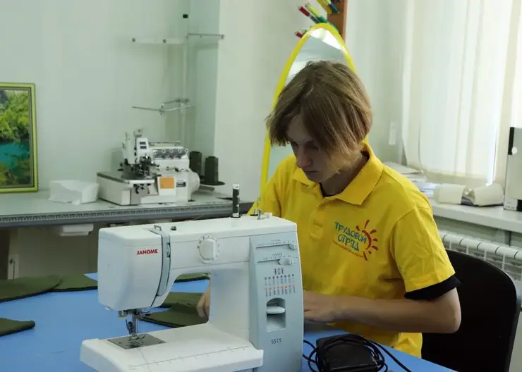 В Красноярске швейной бригаде ТОГГ подарили оверлок