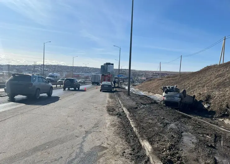 В Красноярске на Северном шоссе три автомобиля попали в ДТП