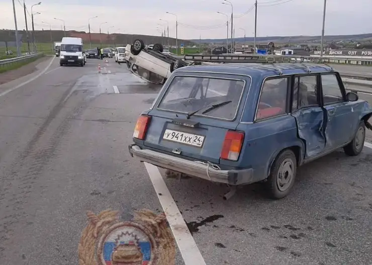 На трассе Р-255 «Сибирь» в сторону Красноярска затруднено движение из-за аварии