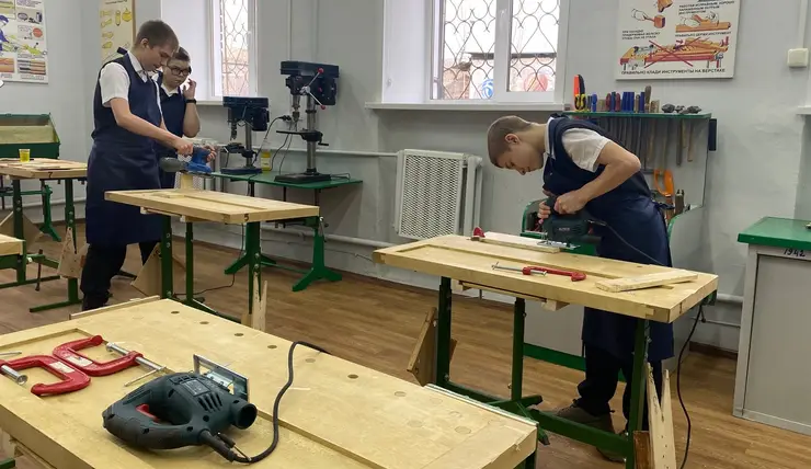 В трех коррекционных школах Красноярска открылись современные мастерские