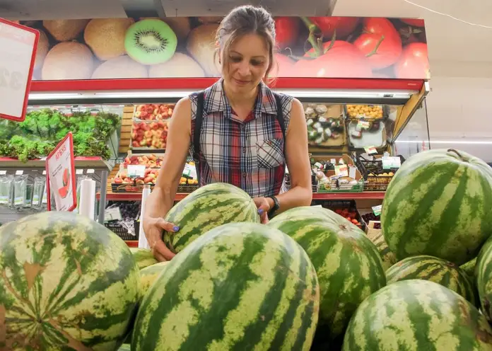 Красноярцам назвали продукты для утоления жажды в жару