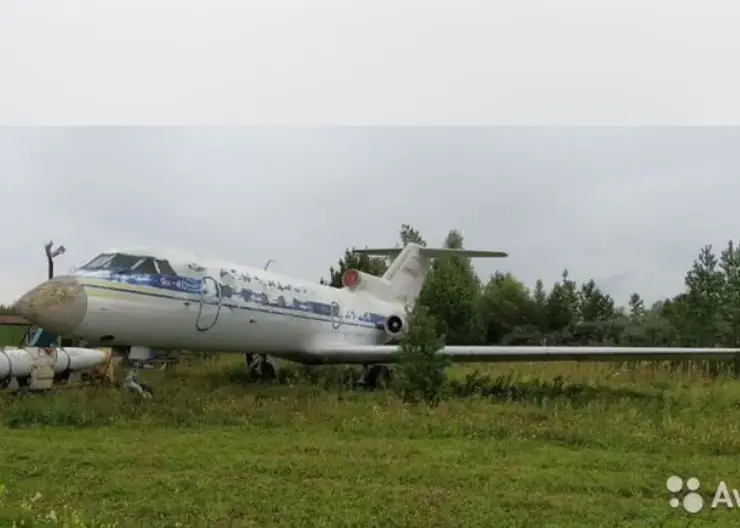 В Красноярске за 700 тысяч рублей продают самолет Як-40