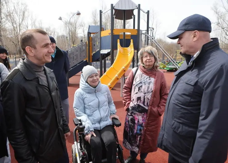 На острове Отдыха в Красноярске построили первый в городе инклюзивный парк