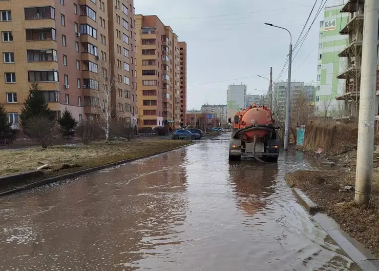 Коммунальные службы Красноярска всю ночь будут откачивать воду с улиц