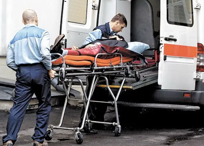 В Красноярском крае за сутки спасатели трижды выносили тяжелых больных к машине скорой помощи