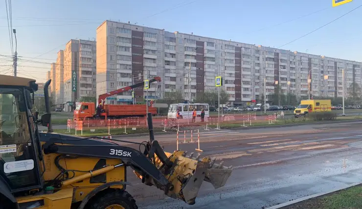 В Красноярске на улице 9 Мая ночью произошла коммунальная авария