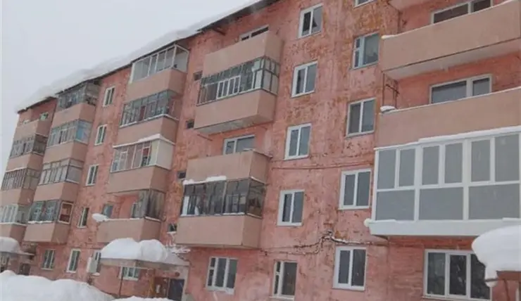 В Красноярском крае погиб рабочий при чистке крыши от снега