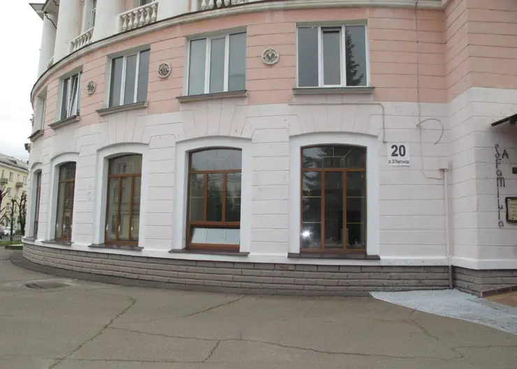 В Железногорске мужчина выстрелил в окно кафе и скрылся