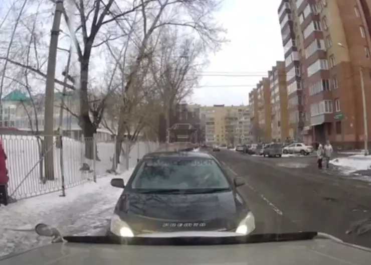 В Красноярске водитель ехала по дороге с односторонним движением, но не туда