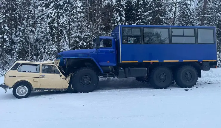 Четыре человека погибли в лобовой аварии в Красноярском крае