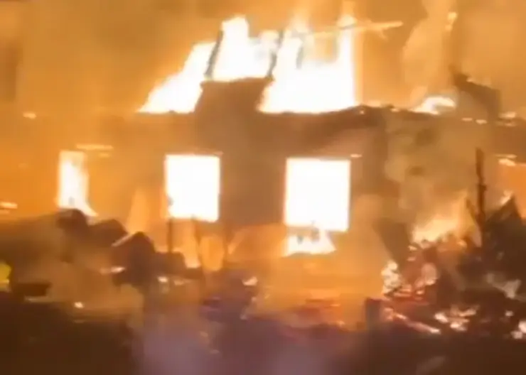 В Курагинском районе в селе Черемшанка дотла сгорели два жилых дома