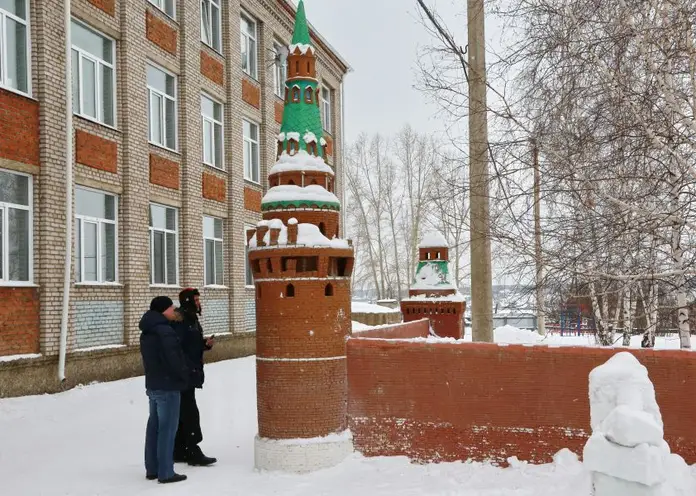 Миниатюрный Кремль из Тасеева вошел в энциклопедию необычных арт-объектов России