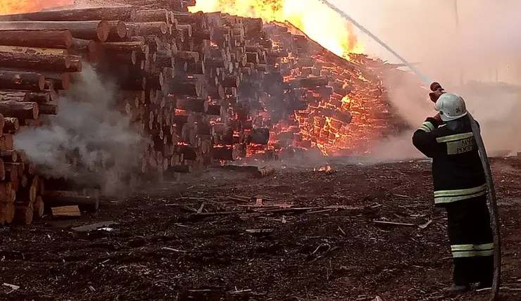 В Канском районе ночью горело лесообрабатывающее предприятие