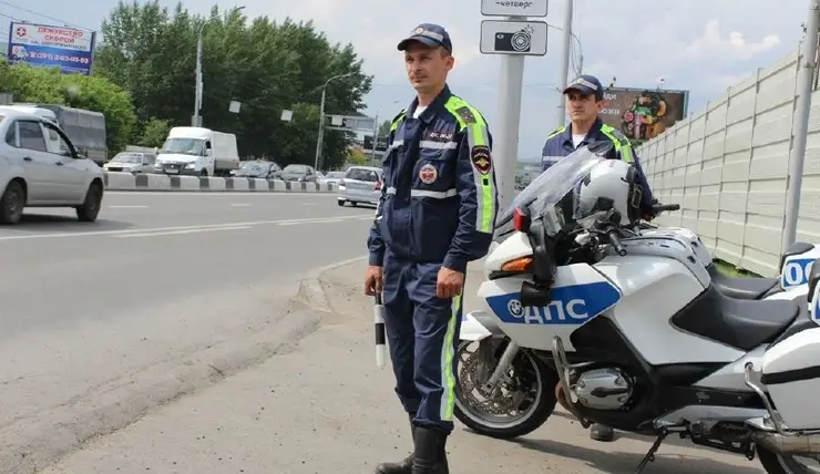 В Красноярске мотовзвод полка ДПС проверит водителей мотоциклов
