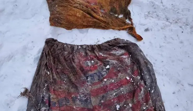 В Красноярске в городской канализации нашли смытые в унитаз футболку и шорты