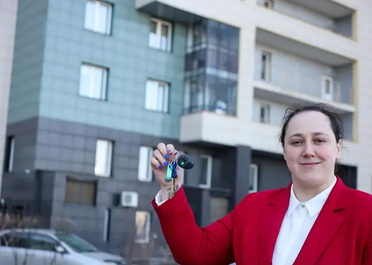Двукратная чемпионка по самбо Ольга Артошина получила ключи от квартиры в Красноярске