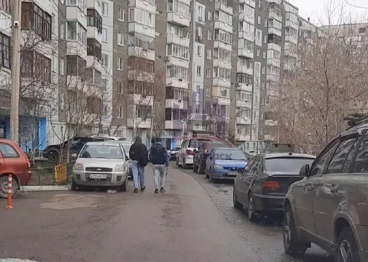 В Красноярске лжеэлектрики навязывали жителям дома на Ладо Кецховели дорогостоящие услуги