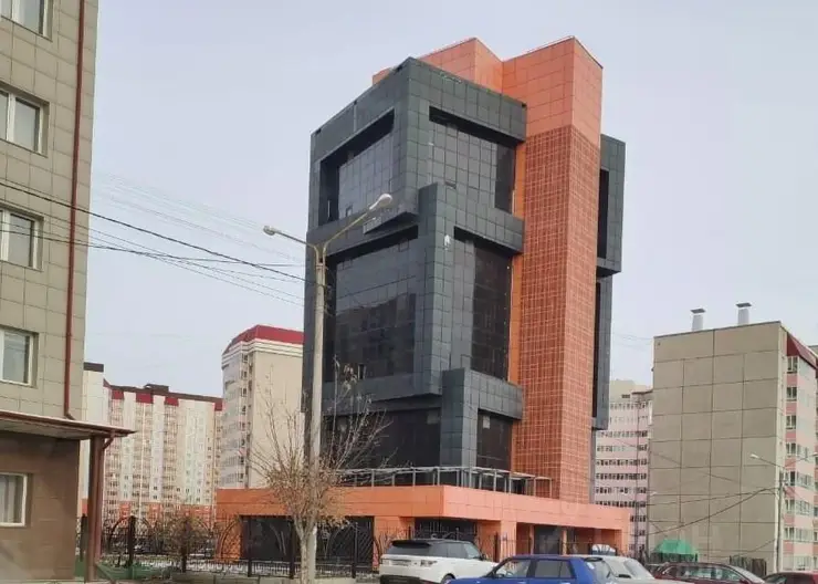 В Красноярске за 130 млн рублей продают 8-этажное офисное здание на Абытаевской