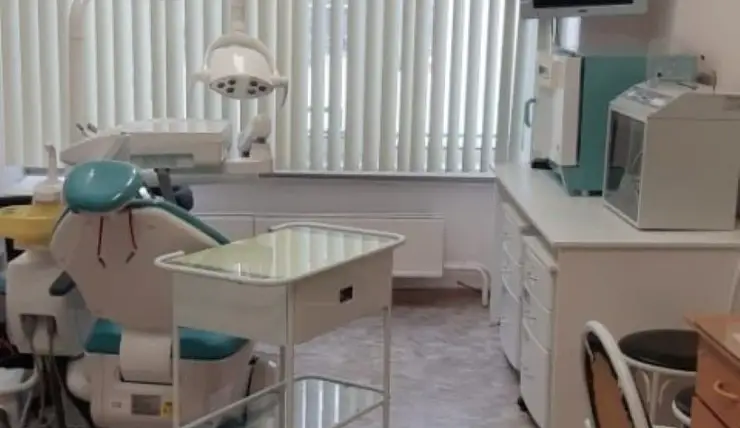 В Красноярске стоматолог доказал факт работы в одной из клиник города