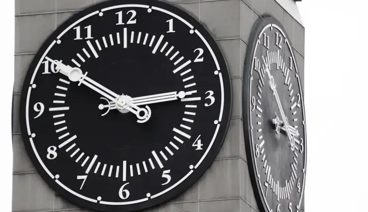 Главные городские часы Красноярска в честь 8 Марта сменили мелодию