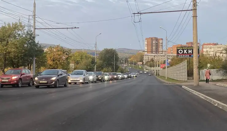 В Красноярске уложили асфальт на улице Гусарова