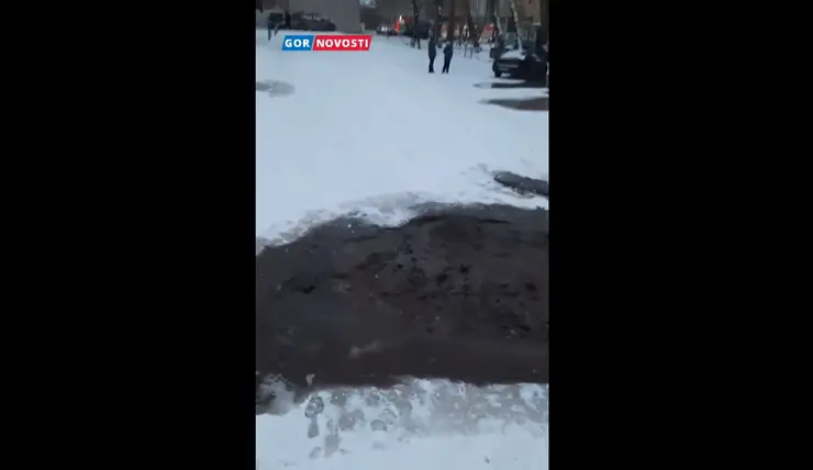 В Красноярске на улице Матросова случился порыв системы холодного водоснабжения