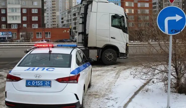 Красноярские инспекторы ДПС задержали двух водителей грузовиков без прав