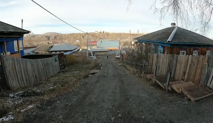 В Свердловском районе Красноярска обустроят новую лестницу на склоне