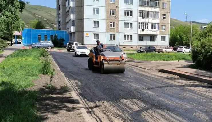 В Железнодорожном районе Красноярска отремонтировали половину запланированных проездов