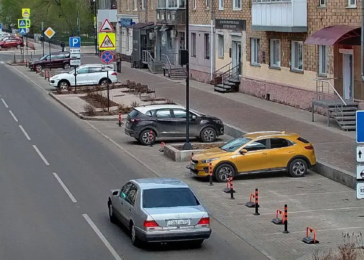 В Красноярске в 5 раз выросла популярность платных парковок на Красной Армии