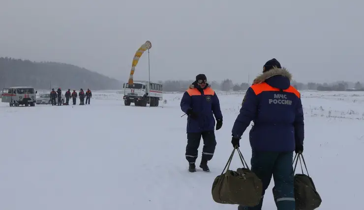 17 декабря под Дивногорском спасатели эвакуировали легковой автомобиль с женщиной и двумя детьми