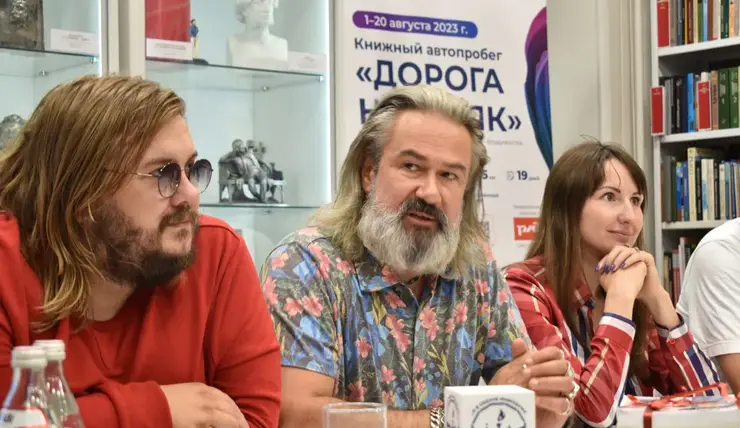 В Красноярске побывали участники всероссийского книжного автопробега «Дорога на маяк»