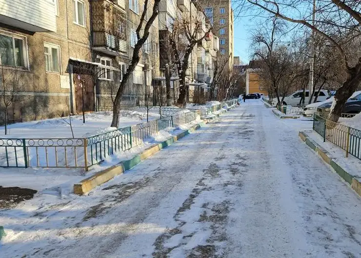 В Красноярске 28 управляющих организаций не справились с уборкой дворов