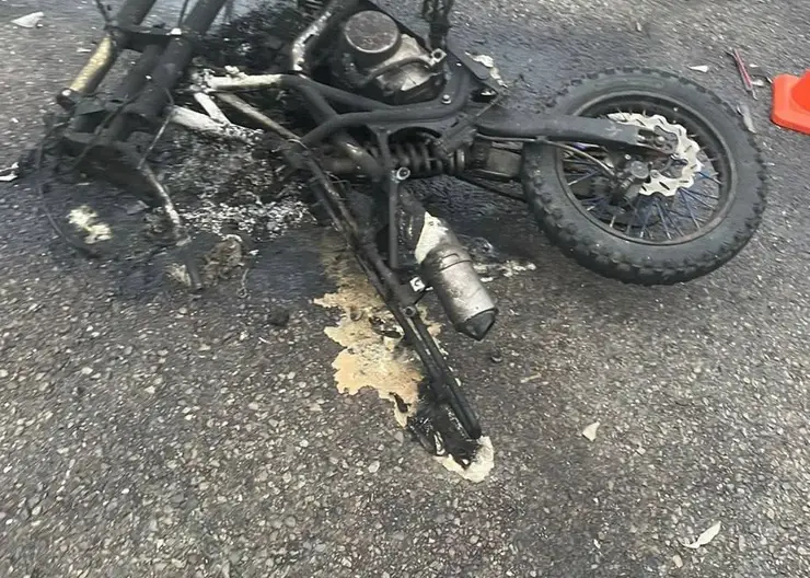 На трассе в Красноярском крае столкнулись два мотоциклиста и погибли